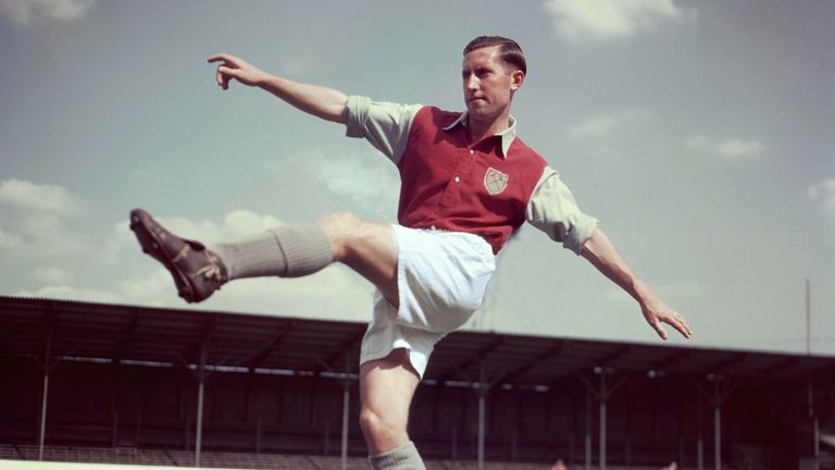 Frank O'Farrell turning out for West Ham United