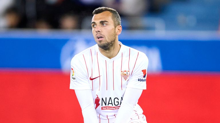 Joan Jordán shows his frustration for Sevilla