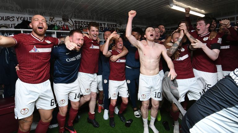 Kelty Hearts player celebrate winning the League Two title