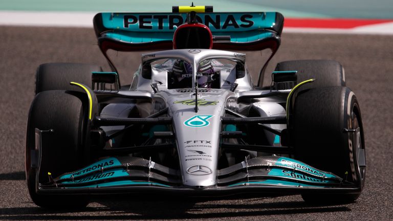     Mobil W13 tanpa sidepod baru Mercedes pecah pada Kamis pagi