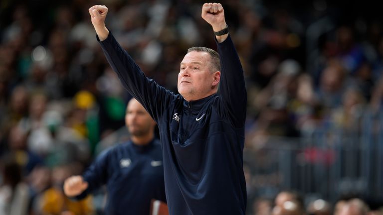 Denver Nuggets head coach Michael Malone () in the second half of an NBA basketball game Sunday, March 20, 2022, in Denver.  (AP Photo/David Zalubowski)...............