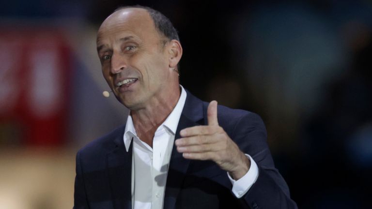 Nasser Hussain addresses attendees at the Shane Warne memorial service at the MCG