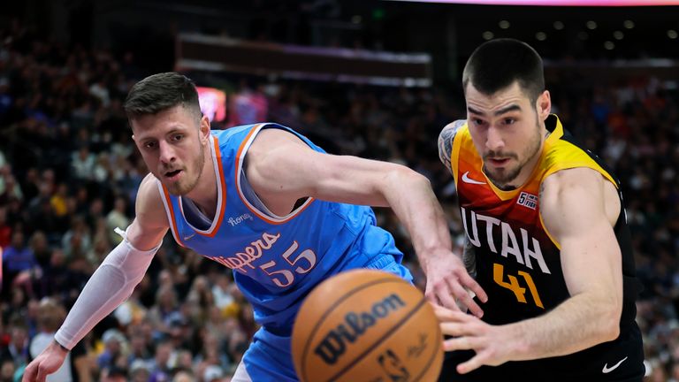 Los Angeles Clippers center Isaiah Hartenstein (55) and Utah Jazz forward Juancho Hernangomez (41) watch the ball get away during the third quarter of an NBA basketball game Friday, March 18, 2022, in Salt Lake City. (AP Photo/Rob Gray)


