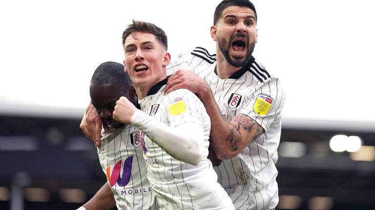 Fulham&#39;s Neeskens Kebano (left) celebrates with his team-mates