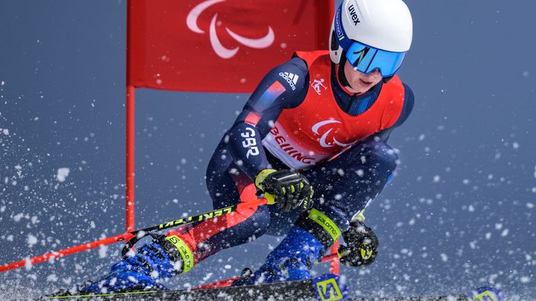 Neil Simpson in action in the men's Giant Slalom Vision Impaired Para Alpine Skiing at the Yanqing National Alpine Skiing Centre