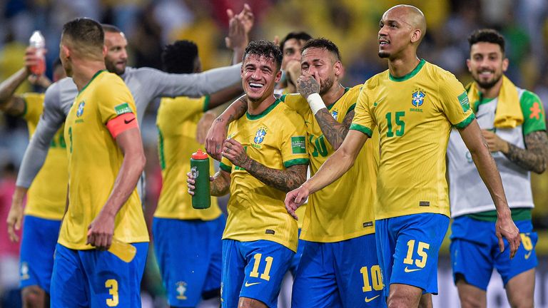 Philippe Coutinho y Neymar marcaron el gol