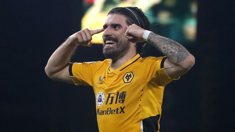 Rubén Neves celebra marcar el cuarto gol del partido de su equipo