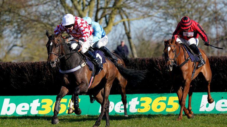 Saint Palais and Harry Bannister lands another big handicap at Uttoxeter for trainer Richard Bandey.