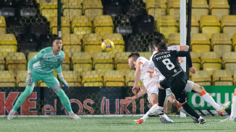  Livingston's Scott Pittman makes it 1-1 against Dundee United.