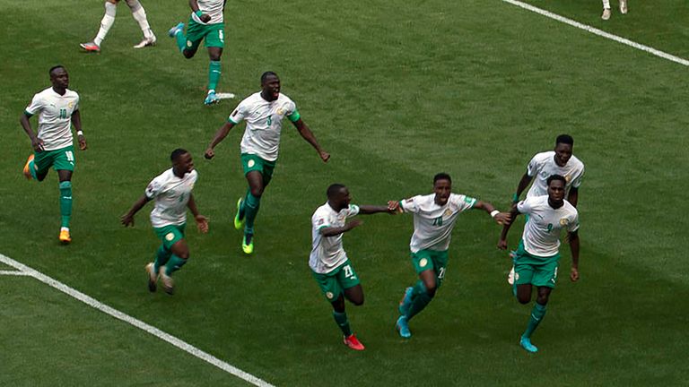 Senegal players celebrate Idrissa Gana Gueye's goal