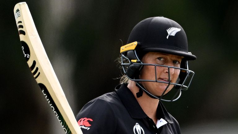 Sophie Devine scored an unbeaten 161 to guide New Zealand to an impressive victory