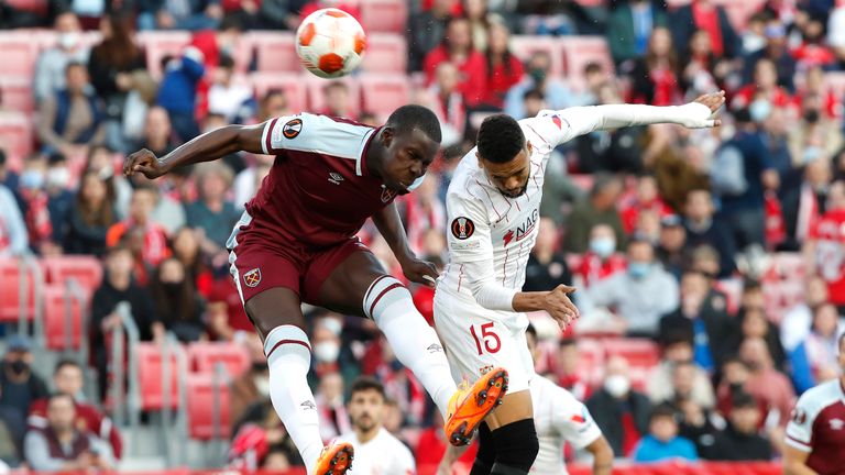 Kurt Zouma battles for the ball with Youssef En-Nesyri