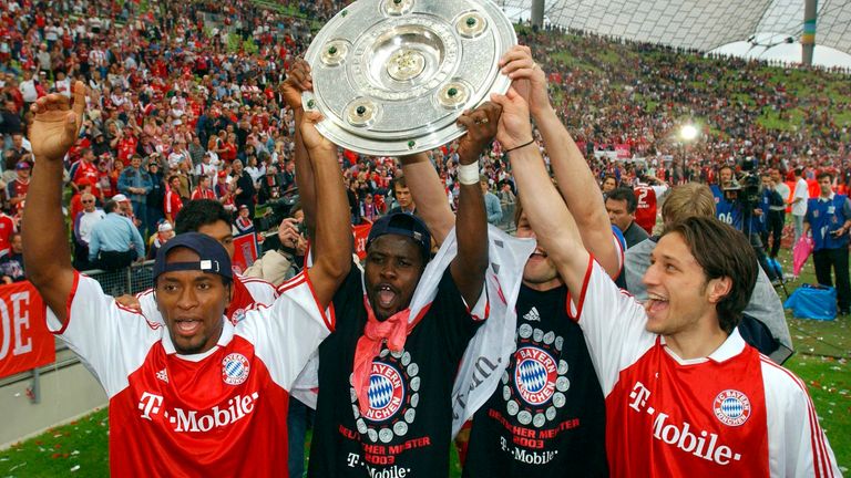 Ze Roberto (left) won four domestic doubles with Bayern Munich