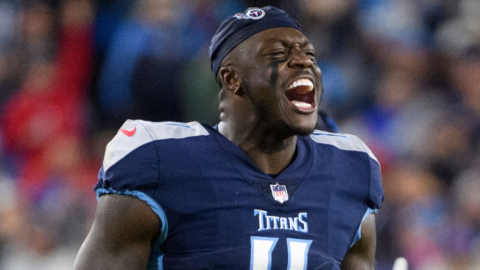 Titans trade Brown to Eagles to move up to 18, draft Burks