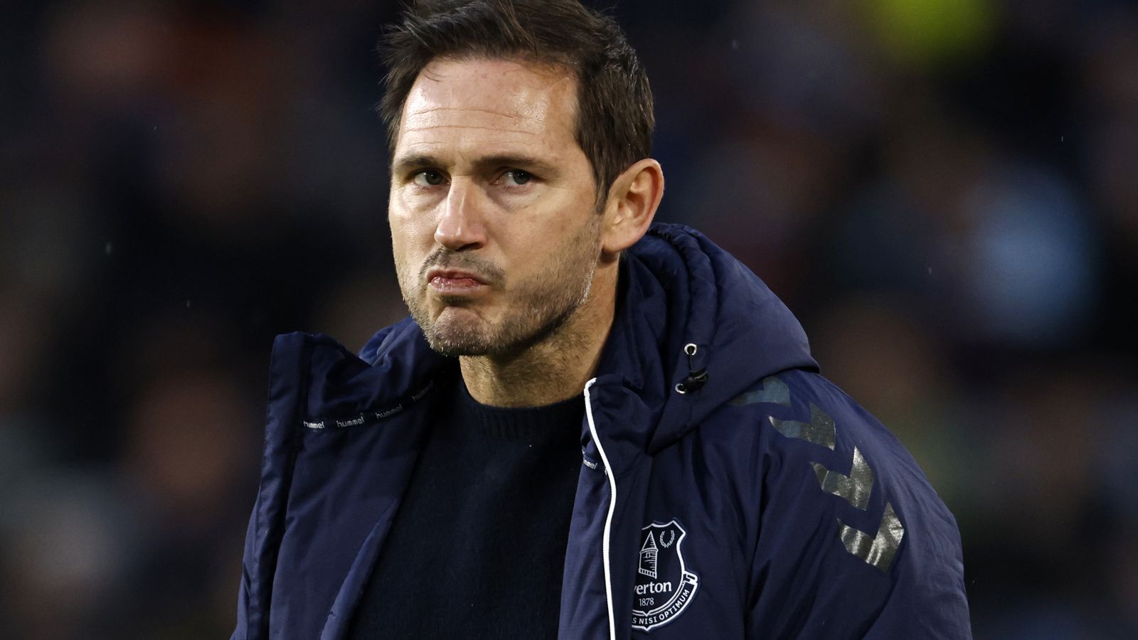 Frank Lampard: Everton to stick by manager despite growing threat of Premier Lea..