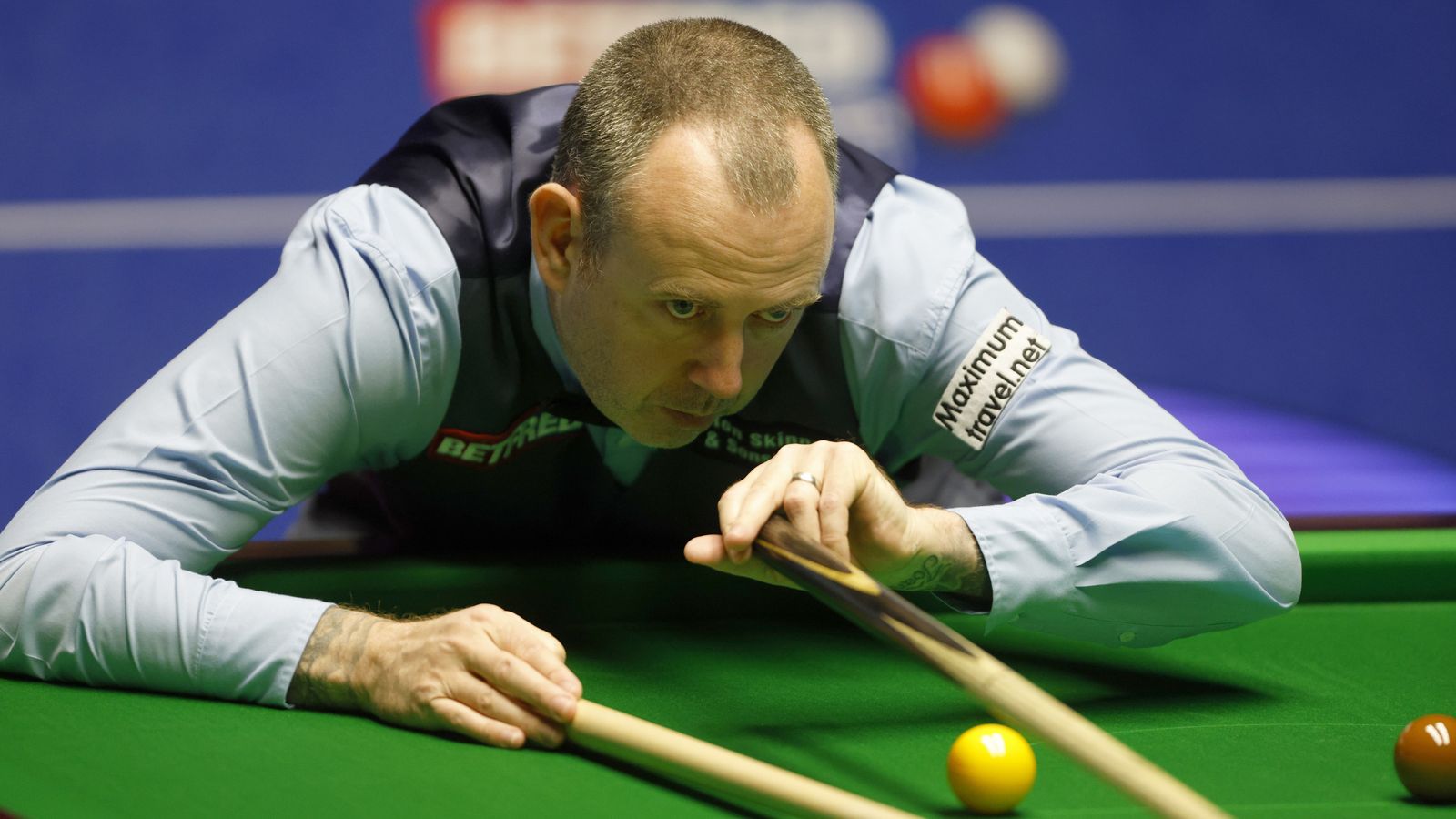 Snooker: Mark Williams requires oxygen during match at exhibition event in Tibet