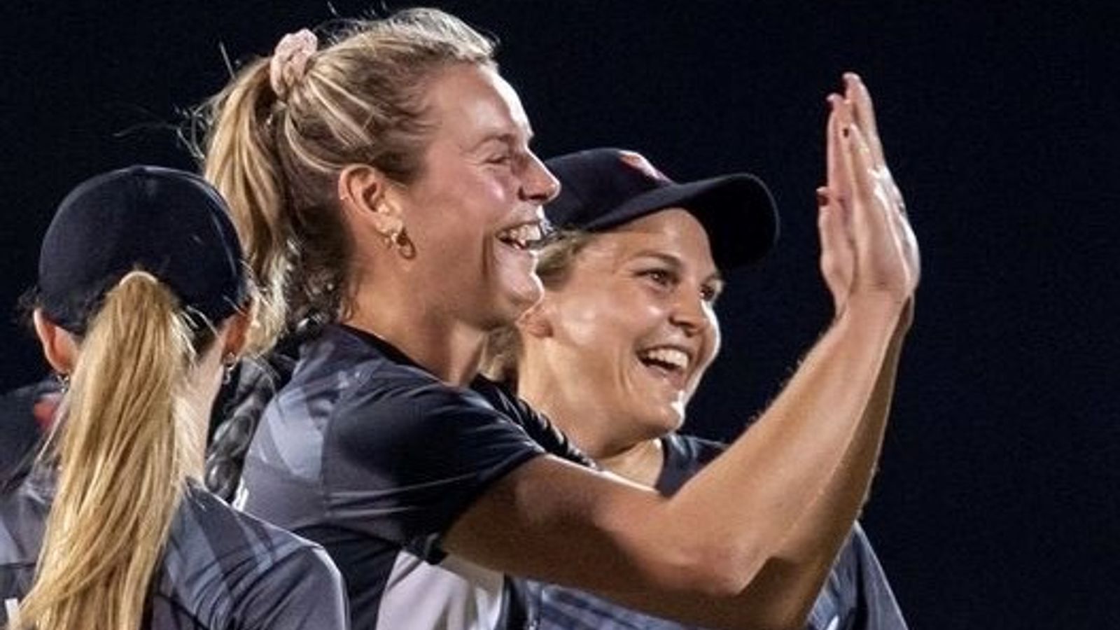 فيبي جراهام: القرن ثورة في لعبة الكريكيت  أخبار الكريكيت