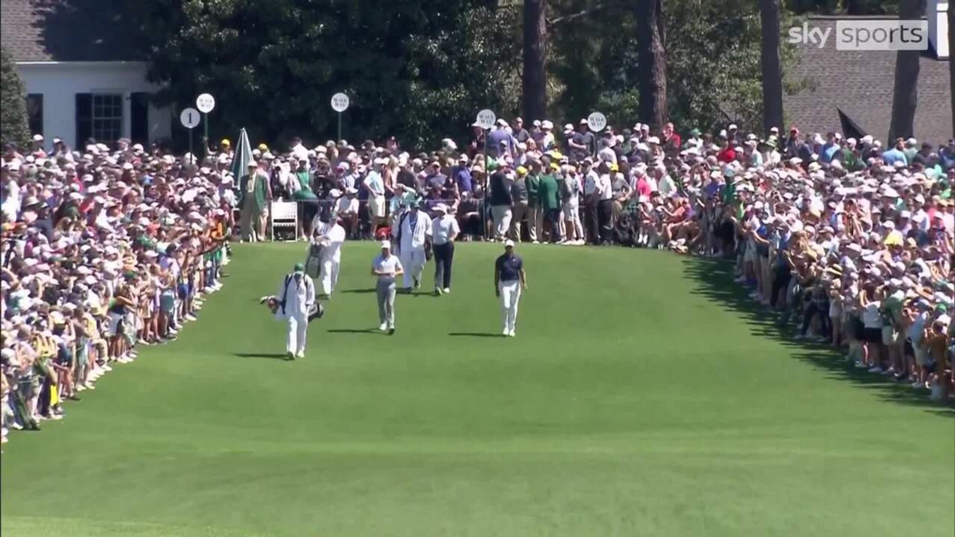 Woods steals the show at Masters practice