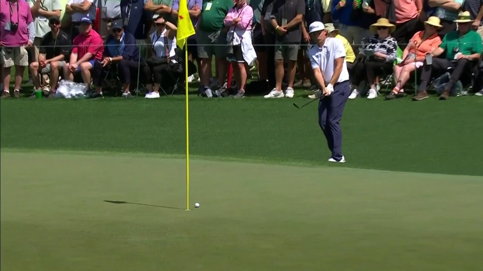 Cam Smith chips in for birdie!