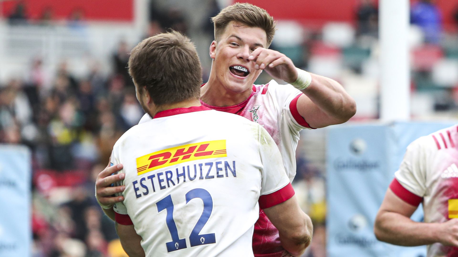 Quins thump Irish to close in on play-off place