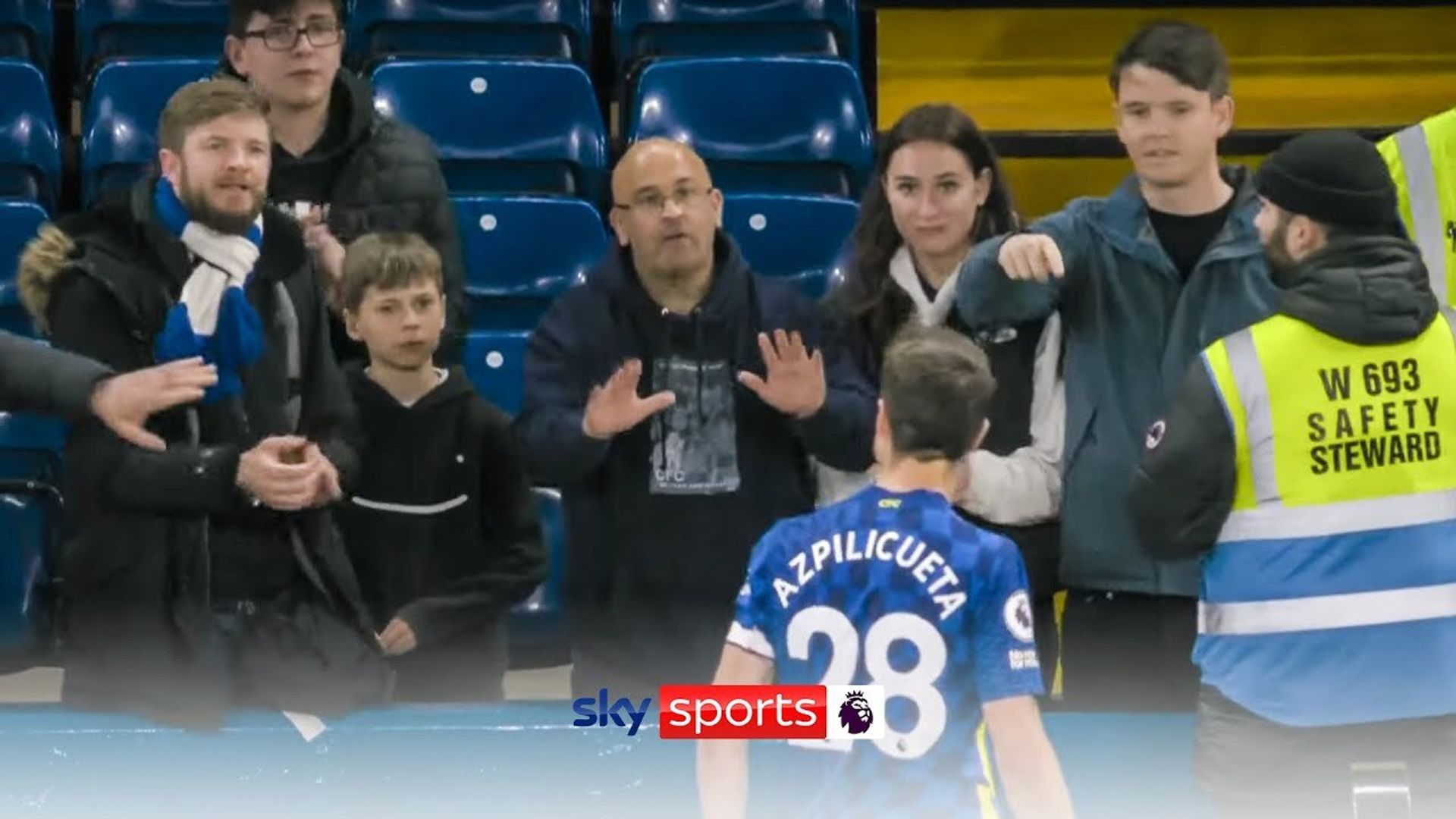 Azpilicueta confronts Chelsea fan