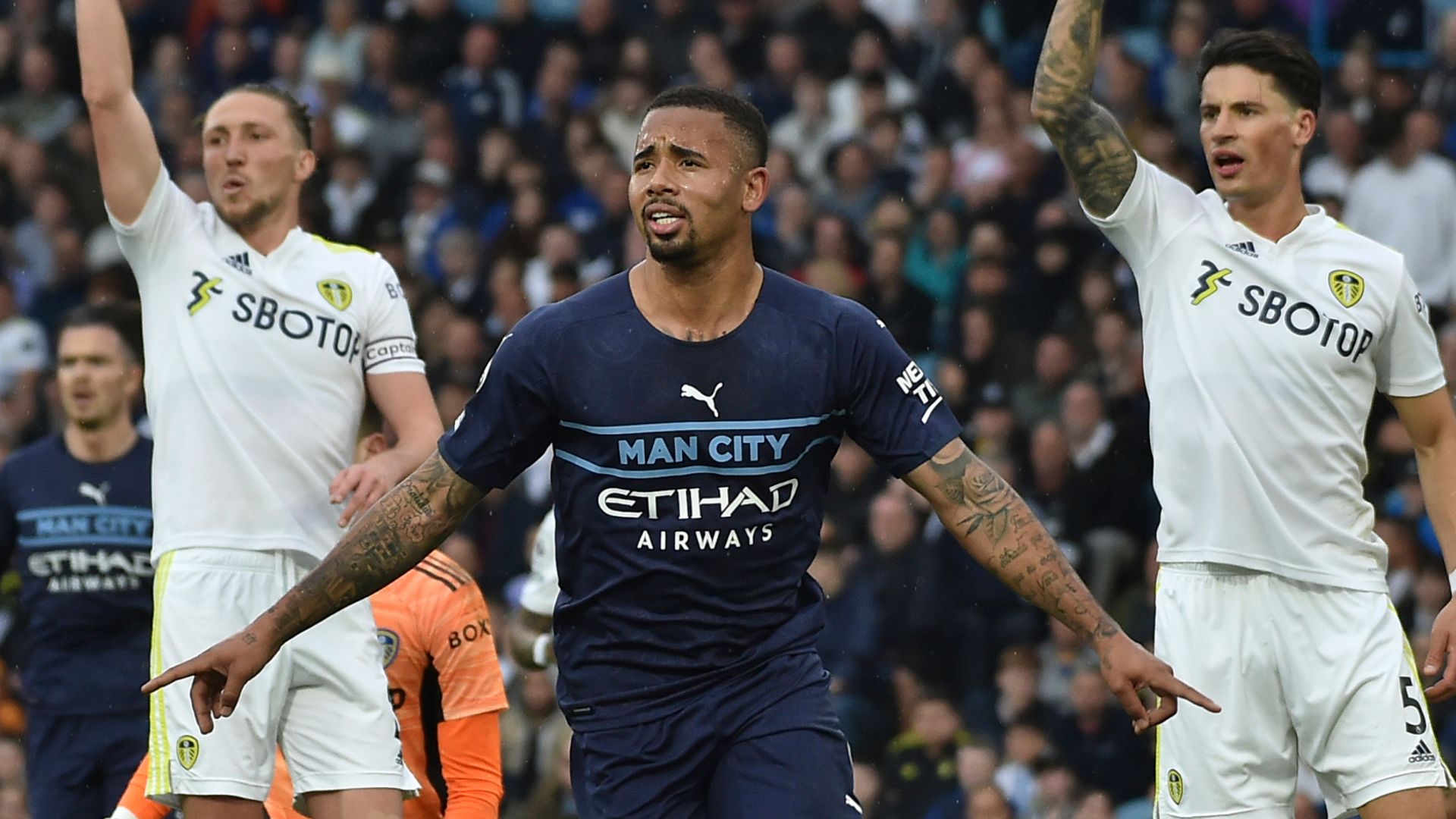 Man City power past Leeds to return top of PL table