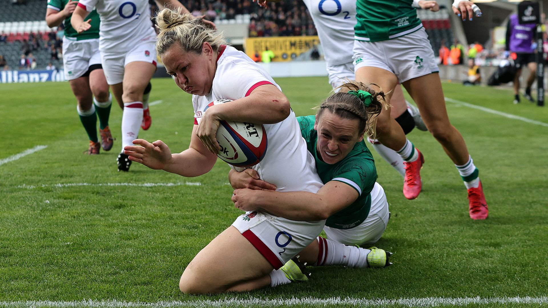 Red Roses rack up 69 points after second-half Ireland demolition