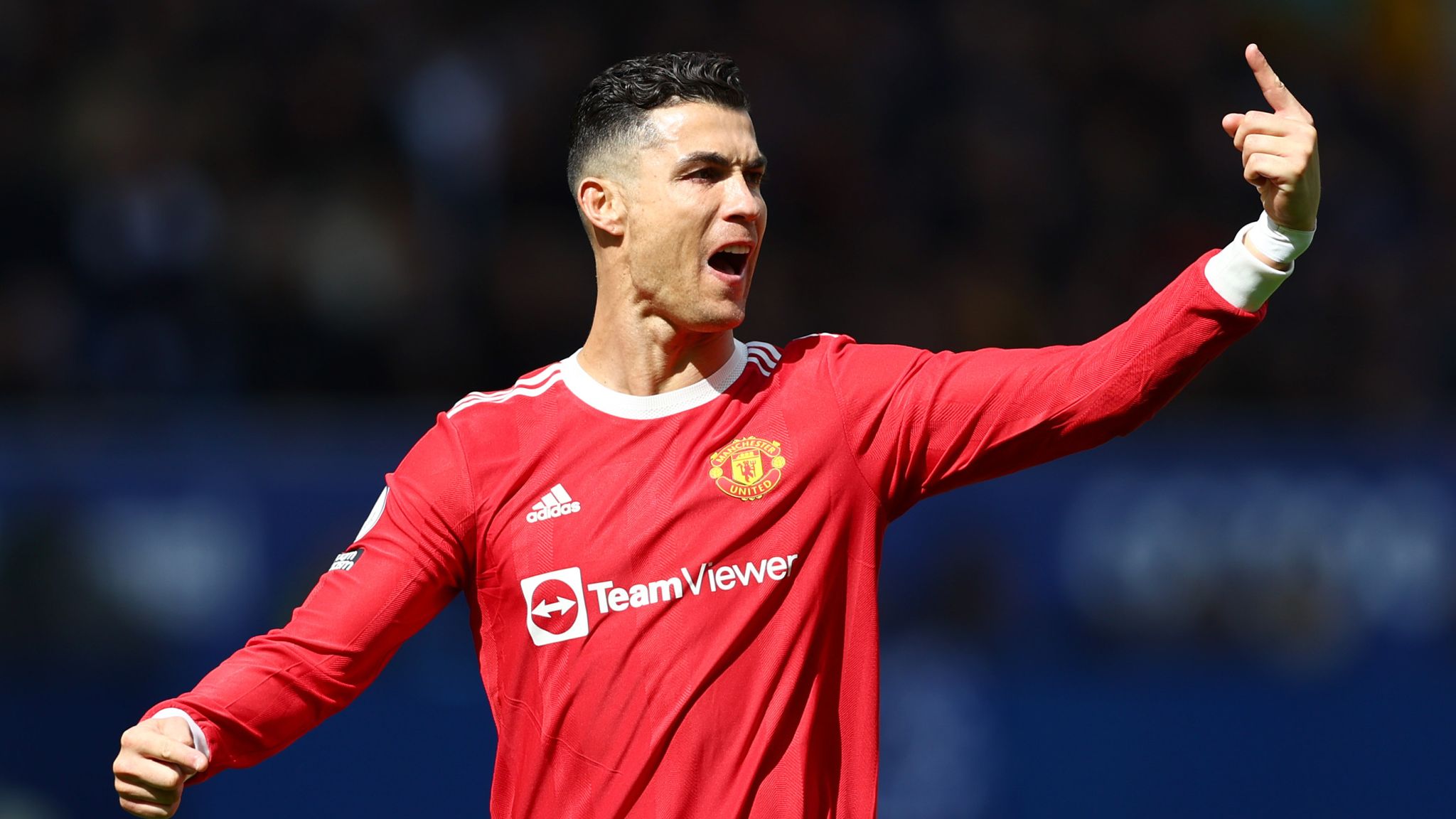 Man Utd's Cristiano Ronaldo apologises for 'outburst' following phone  incident after defeat at Everton | Football News | Sky Sports