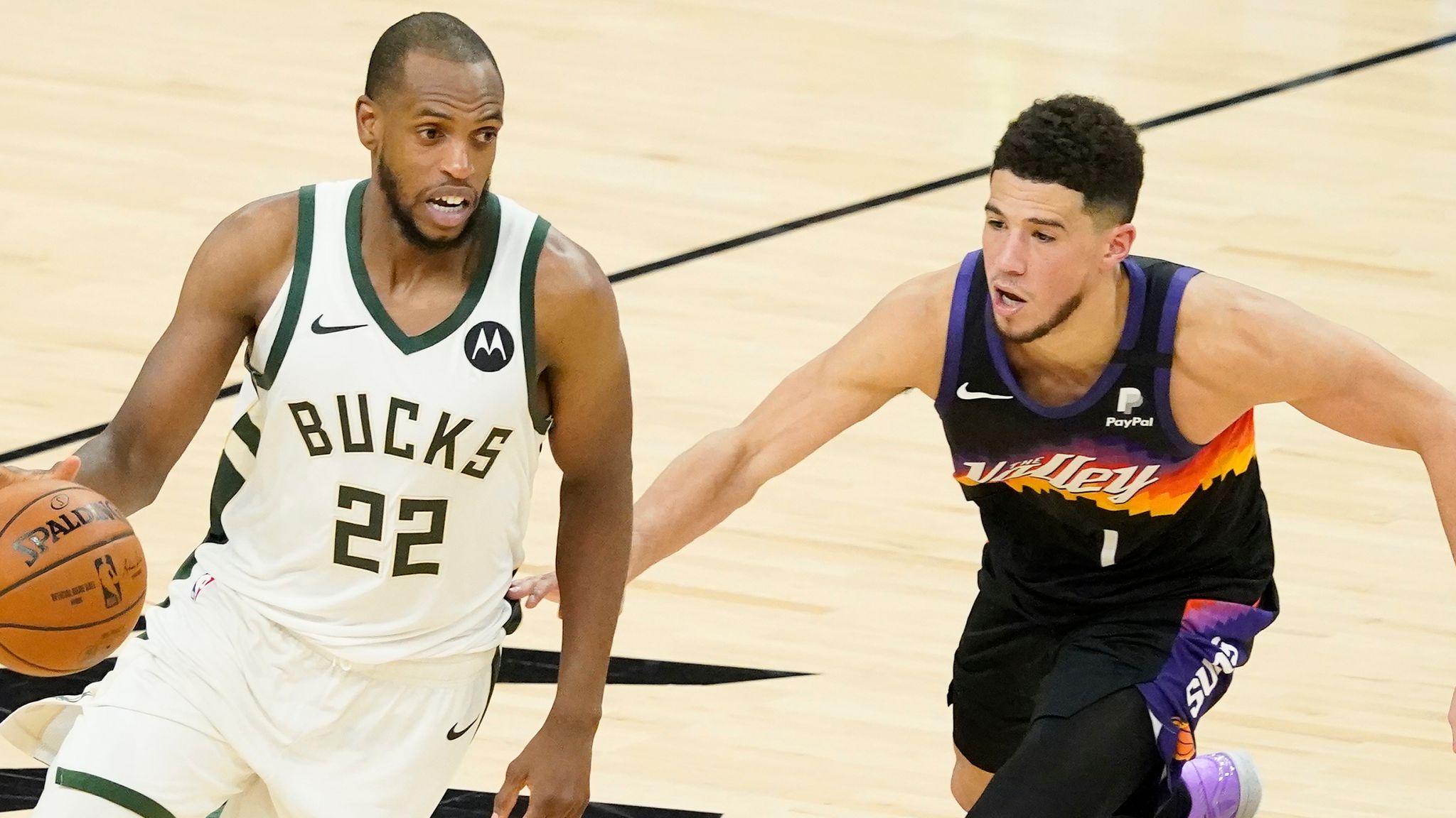 Devin Booker is cheering for Khris Middleton and the Bucks - Los