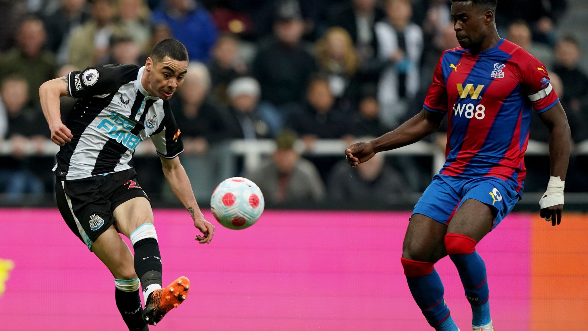 Newcastle 1-0 Crystal Palace Miguel Almiron wondergoal enough to beat out-of-sorts Eagles Football News Sky Sports