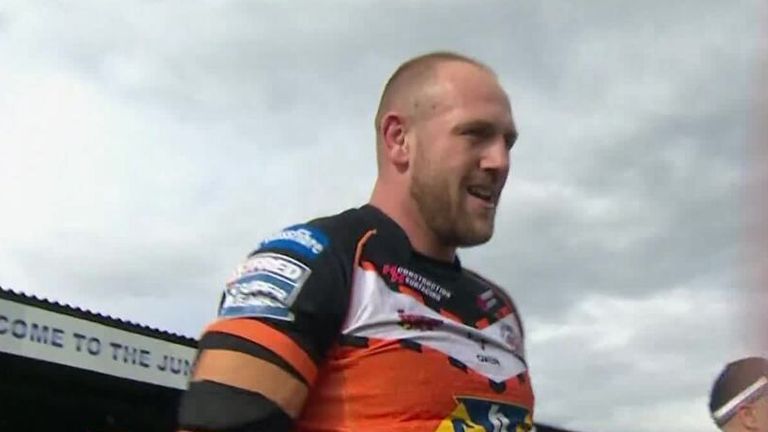 Jake Trueman with a fine offload to Liam Watts who goes over for Castleford against Leeds Rhinos.