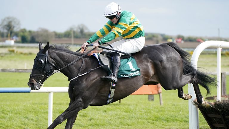 Darasso ridden by Luke Dempsey