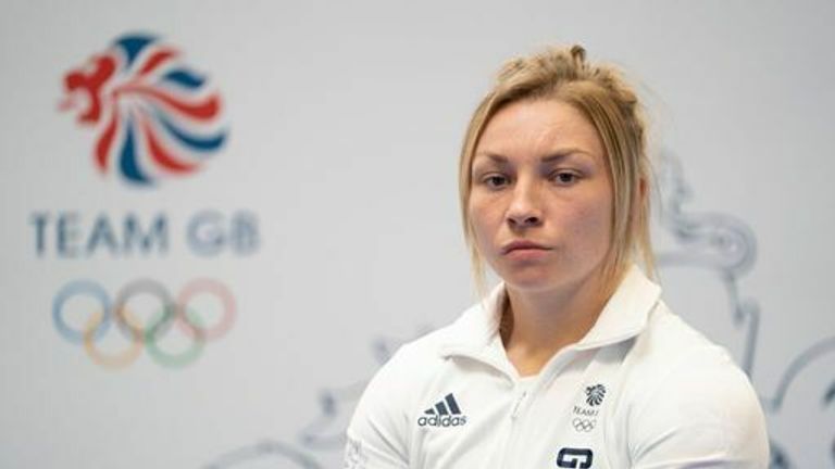Lauren Price saat sesi kitting out untuk Olimpiade Tokyo 2020 di Birmingham NEC, Inggris.