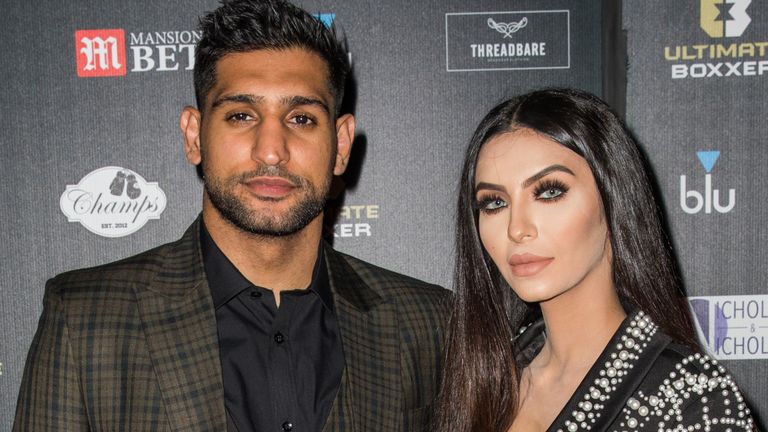 LONDRES, REINO UNIDO - 2019/09/20: Amir Khan y Faryal Makhdoom asisten al Ultimate Boxxer 5 en Indigo en el O2 de Londres.  (Foto de Phil Lewis/SOPA Images/LightRocket vía Getty Images)