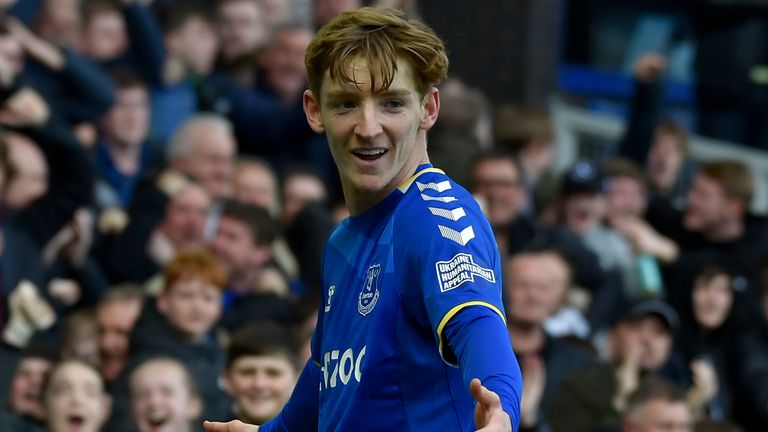 Anthony Gordon celebrates scoring for Everton vs Man Utd