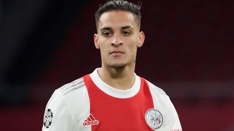 Le joueur brésilien de l'Ajax Anthony lors du match de football du groupe C de la Ligue des champions entre l'Ajax et le Sporting CP, à la Johan Cruyff Arena d'Amsterdam, aux Pays-Bas, le mardi 7 décembre 2021 (AP Photo/Peter Dejong)