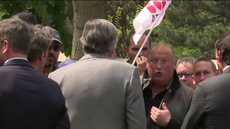 Les manifestants se rassemblent sur le ring du défilé à Otwell