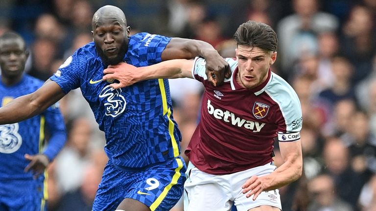 Romelu Lukaku tangles with Declan Rice