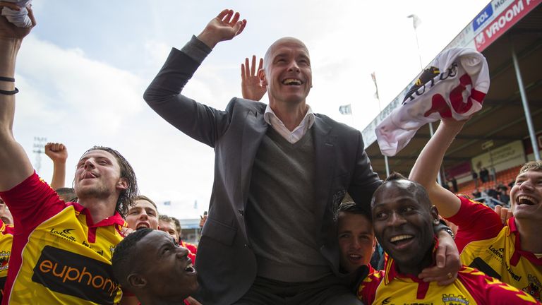 Erik ten Hag celebrates promotion with his Go Ahead Eagles players in 2013