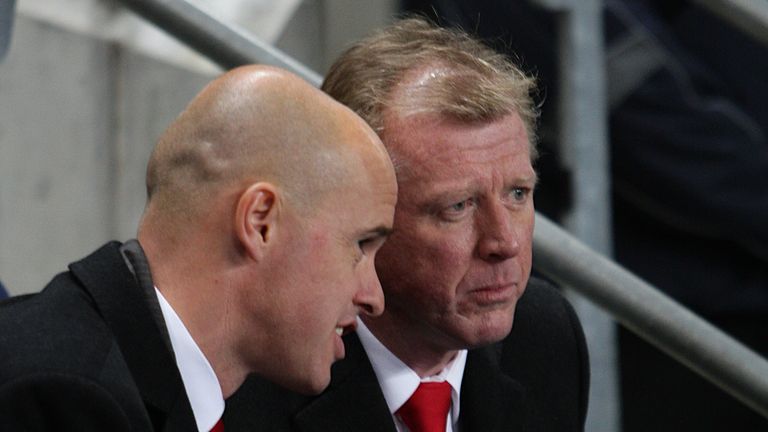 Erik ten Hag in discussions with Steve McClaren during their time at FC Twente