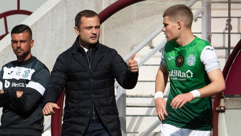 Hibs Manager Shaun Maloney and Chris Mueller during the cinch Premiership match between Hearts and Hibs at Tynecastle earlier this month