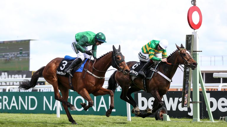 Jonbon just gets the better of El Fabiolo in a great battle at Aintree