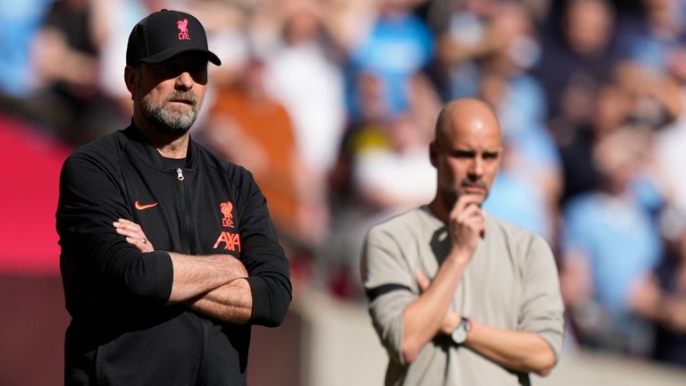 Jurgen Klopp ve Pep Guardiola, Wembley'de taç çizgisinde duruyor (AP)