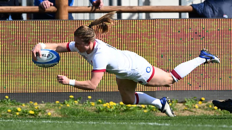 Lydia Thompson scored three tries as England trounced Italy