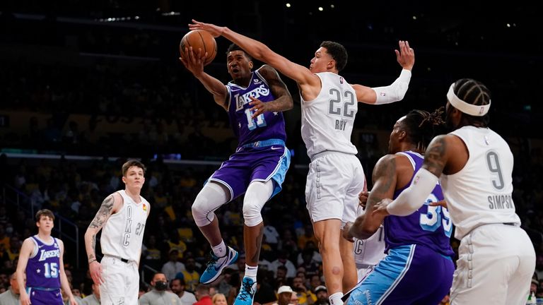 Los Angeles Lakers guard Malik Monk shoots against Oklahoma City Thunder forward Isaiah Roby