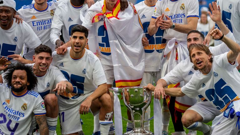 Il Real Madrid festeggia la vittoria del 35esimo titolo della Liga