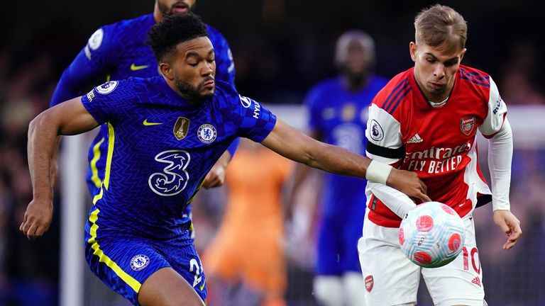 Chelsea & # 39; s Reece James & Arsenal & # 39; s Emile Smith Rowe (right) battle for the ball