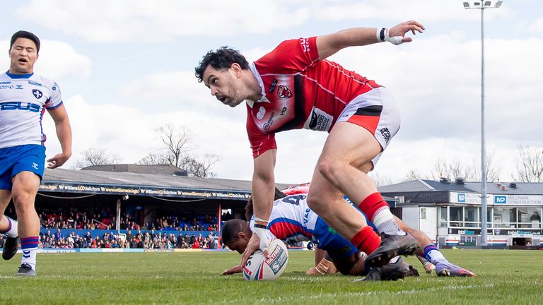 Rhys Williams goes over for try in Salford's loss at Wakefield