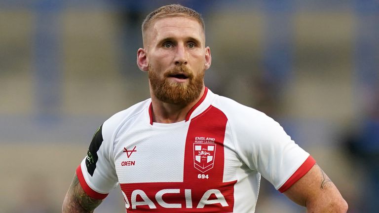 England captain Sam Tomkins is set for around four weeks out after suffering a small fracture to the fibula
