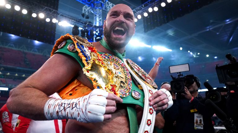 Tyson Fury celebra su victoria en Wembley